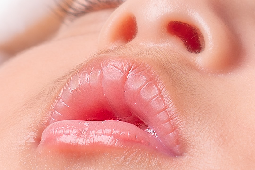 découvrez des remèdes efficaces pour soulager la bouche sèche et retrouver un confort optimal au quotidien.