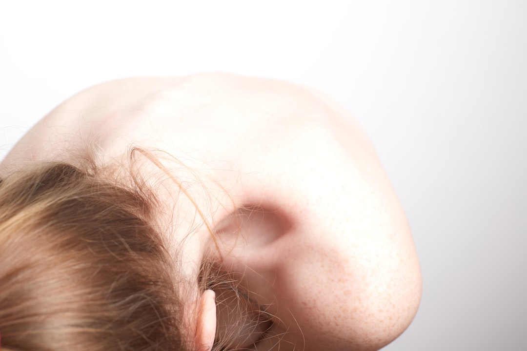 découvrez des remèdes efficaces pour soulager rapidement les douleurs d'oreille et retrouver votre confort au quotidien.