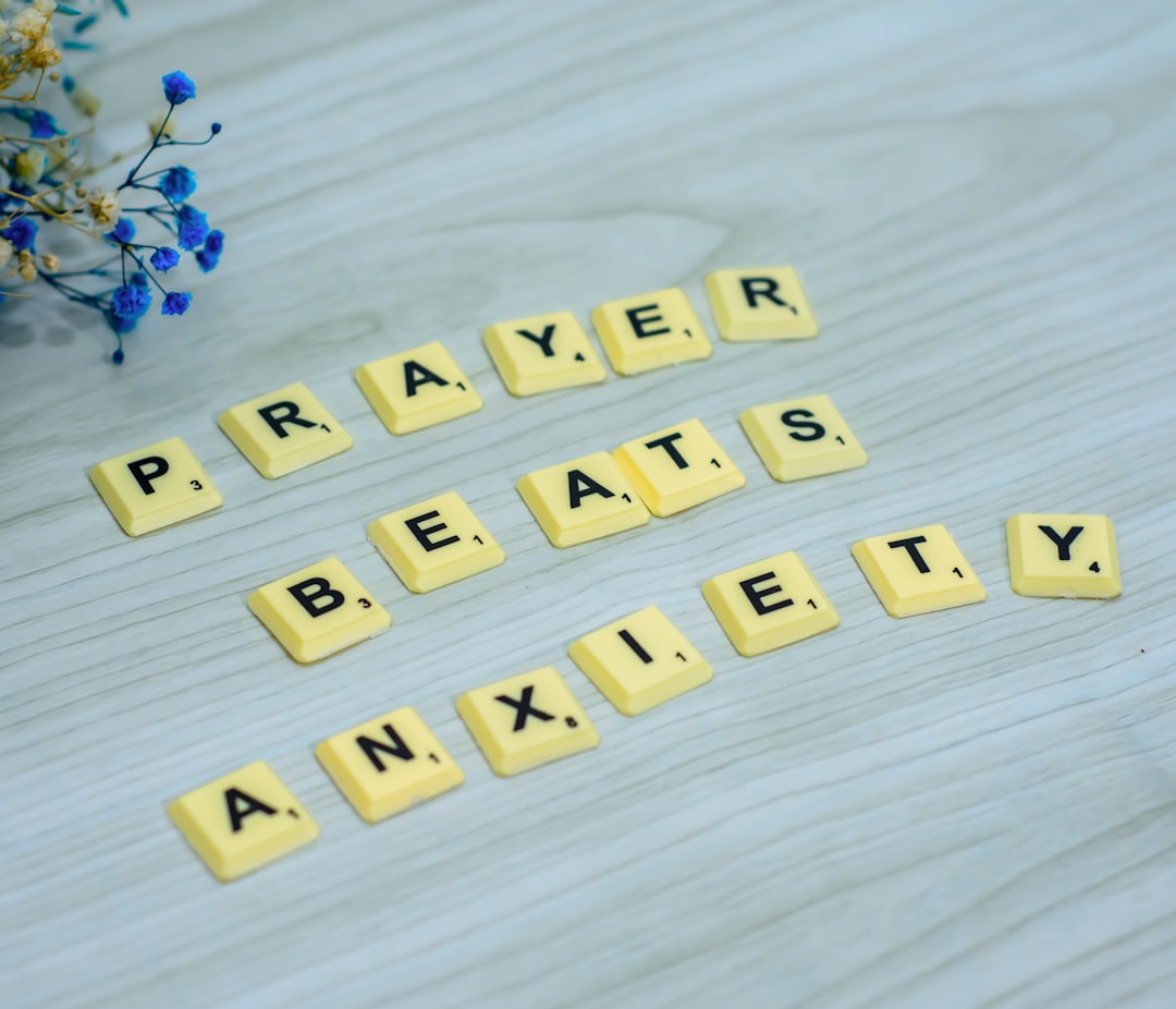 découvrez des remèdes efficaces pour soulager les attaques de panique et retrouver calme et sérénité rapidement.